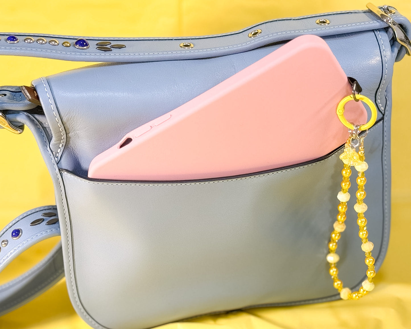 🍋 Lemon Cream Glow Phone Chain