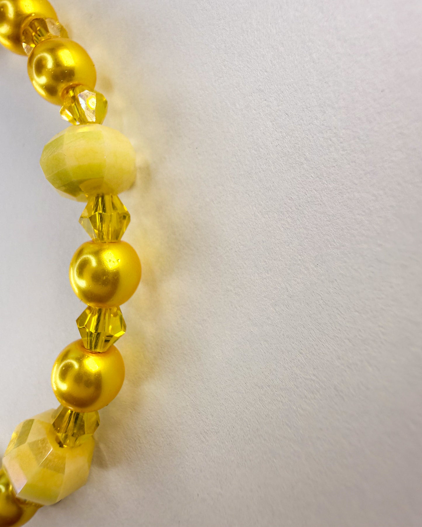 🍋 Lemon Cream Glow Phone Chain